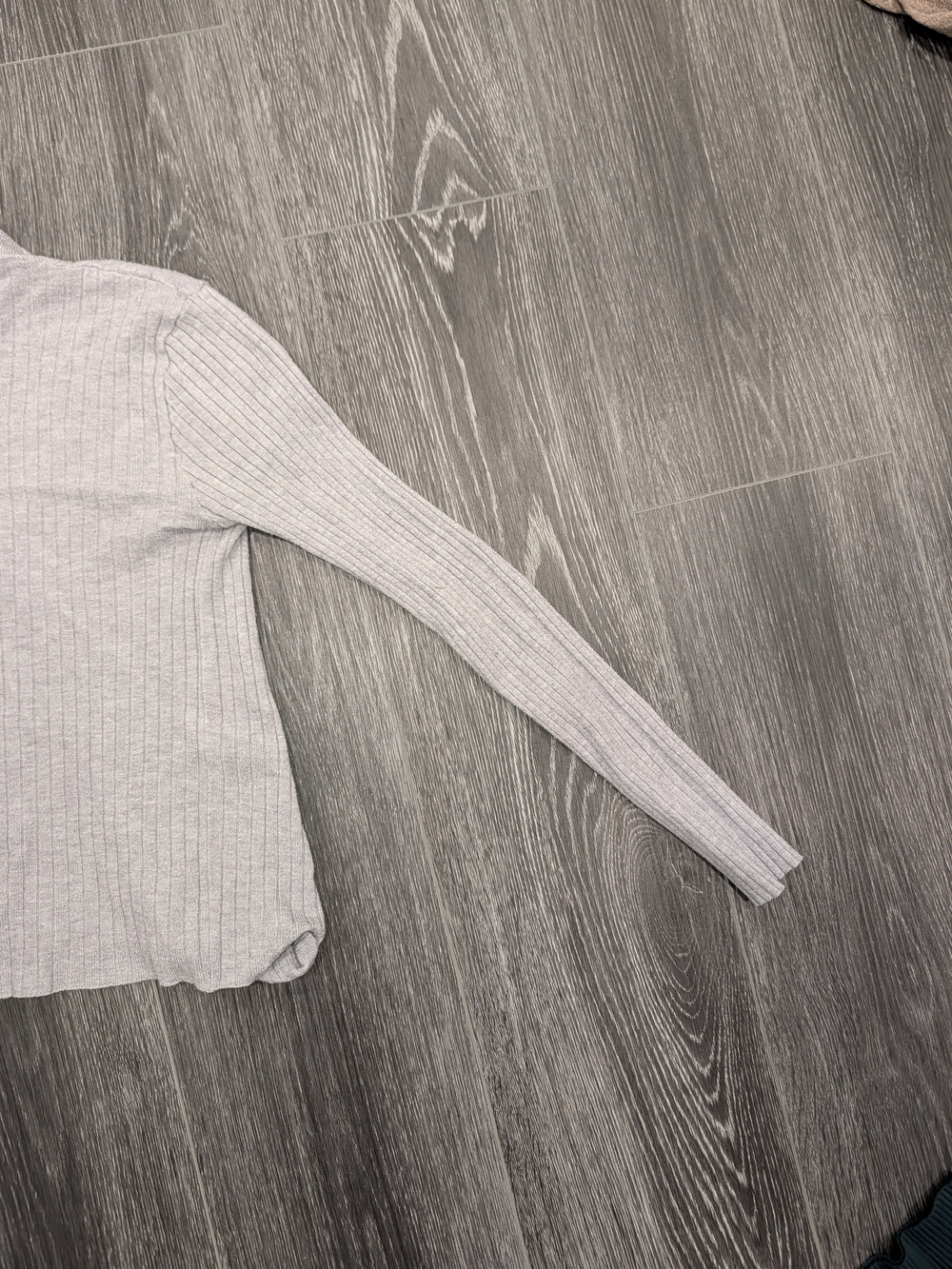 Women's Light Gray Ribbed Button-Front Cardigan - Picture 3 of 9